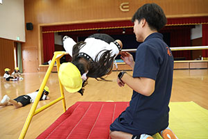 体操教室　鉄棒頑張りました　　ひまわり
