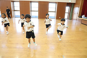 体操教室　鉄棒頑張りました　　たんぽぽ