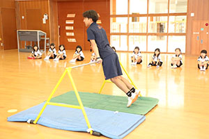 体操教室　鉄棒頑張りました　　たんぽぽ