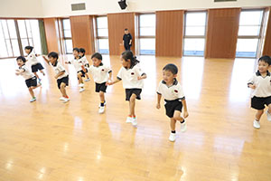 体操教室　鉄棒頑張りました　　たんぽぽ