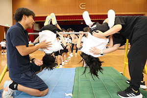 体操教室　鉄棒頑張りました　　たんぽぽ