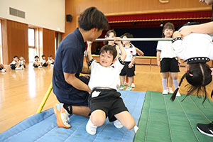 体操教室　鉄棒頑張りました　　たんぽぽ
