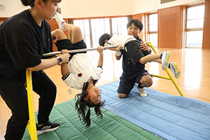 体操教室　鉄棒頑張りました　　たんぽぽ