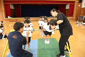 体操教室　鉄棒頑張りました　　たんぽぽ
