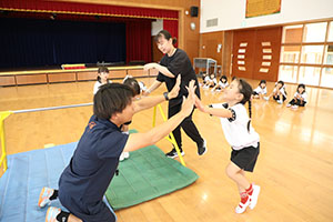 体操教室　鉄棒頑張りました　　たんぽぽ