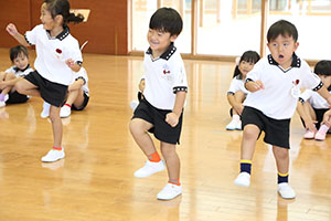 体操教室　鉄棒頑張りました　　たんぽぽ