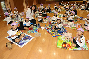 東員町中部公園遠足 　ーホールでお弁当ー　年中　 
