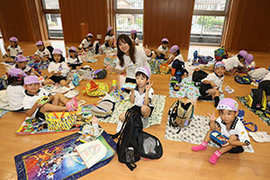 東員町中部公園遠足 　ーホールでお弁当ー　年中　 