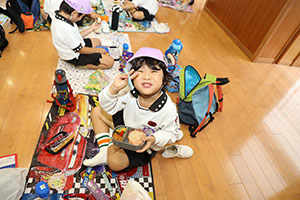 東員町中部公園遠足 　ーホールでお弁当ー　年中　 