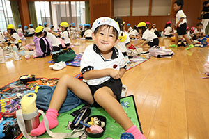 東員町中部公園遠足 　ーホールでお弁当ー　年中　 
