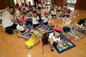 東員町中部公園遠足 　ーホールでお弁当ー　年中　 
