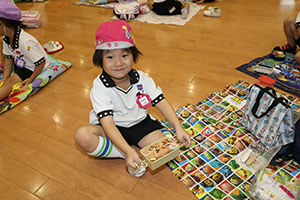 東員町中部公園遠足 　ーホールでお弁当ー　年中　 