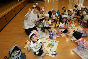 東員町中部公園遠足 　ーホールでお弁当ー　年中　 