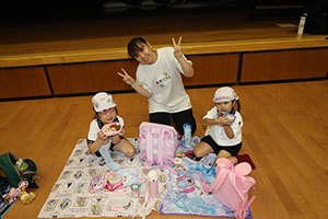 東員町中部公園遠足 　ーホールでお弁当ー　年中　 