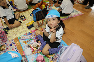 東員町中部公園遠足 　ーホールでお弁当ー　年中　 