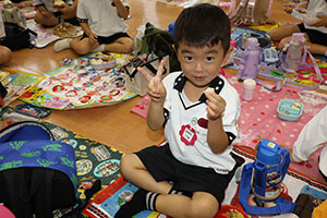 東員町中部公園遠足 　ーホールでお弁当ー　年中　 