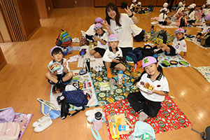 東員町中部公園遠足 　ーホールでお弁当ー　年中　 