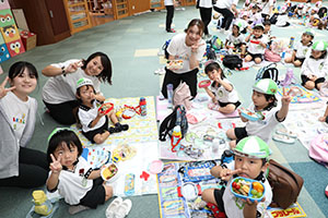 エンゼルドームでお弁当🎵　 　年少