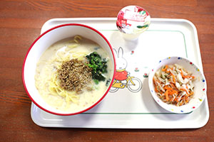 お給食の様子とみらいの給食週間　　ぺんぎん