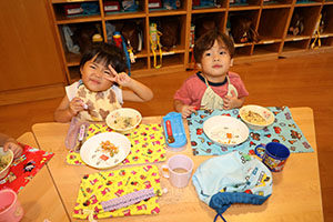 お給食の様子とみらいの給食週間　　ぺんぎん