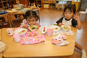 お給食の様子とみらいの給食週間　　ぺんぎん