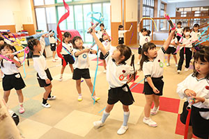 リズムフェスティバルのチームで遊びました　年長　NO．2