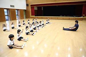 体操教室　ー鉄棒ー　ばら