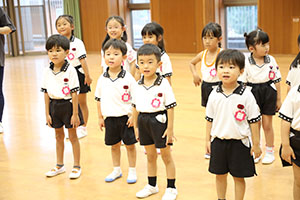 体操教室　ー鉄棒ー　ばら