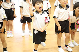 体操教室　ー鉄棒ー　ばら