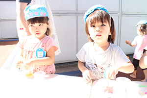 色水遊び　ぺんぎん