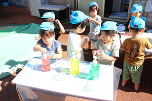 色水遊び　ぺんぎん