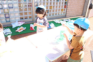 色水遊び　ぺんぎん