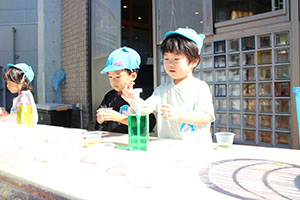 色水遊び　ぺんぎん