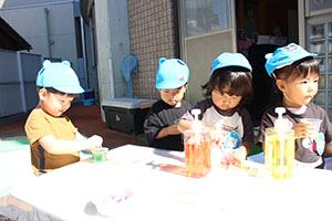 色水遊び　ぺんぎん