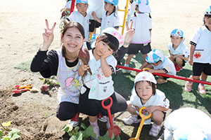 エンゼル畑でおいもほり　年少