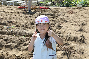 エンゼル自然体験農園でおいもほり　　年中