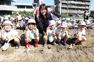 エンゼル自然体験農園でおいもほり　　年中