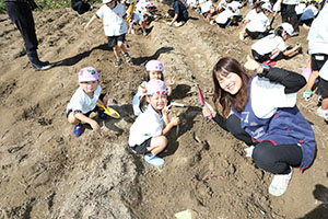 エンゼル自然体験農園でおいもほり　　年中
