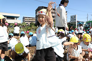 エンゼル自然体験農園でおいもほり　　年中