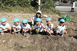 エンゼル自然体験農園でおいもほり　　年中