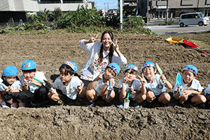 エンゼル自然体験農園でおいもほり　　年長