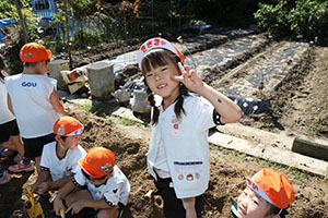 エンゼル自然体験農園でおいもほり　　年長