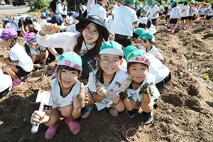 エンゼル自然体験農園でおいもほり　　年長