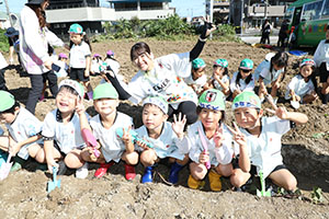 エンゼル自然体験農園でおいもほり　　年長