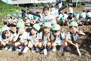 エンゼル自然体験農園でおいもほり　　年長