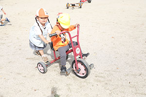 元気いっぱい園庭遊び！！