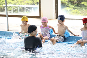 トップスイミングへ行きました　ばら・すみれ　NO．1