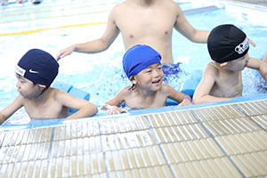 トップスイミングへ行きました　ばら・すみれ　NO．1