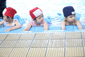 トップスイミングへ行きました　ばら・すみれ　NO．1