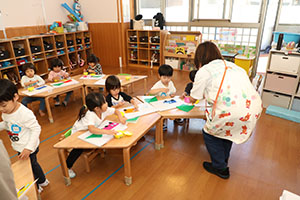 折り紙を使って制作　ぺんぎん